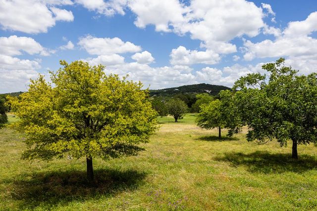 119 E Pecan Valley Rd, Center Point, TX 78010