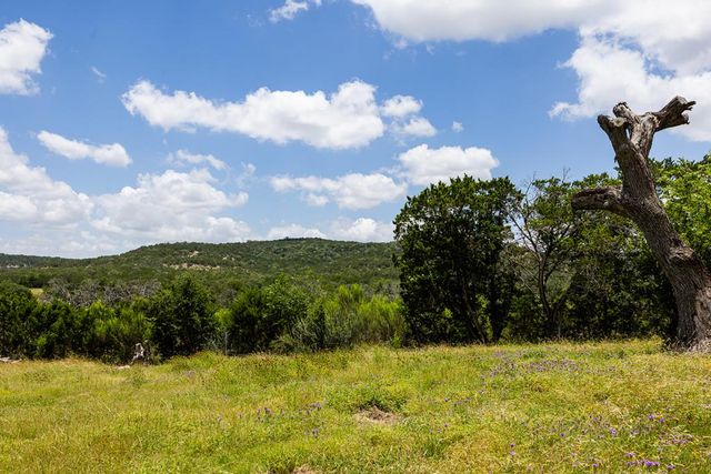 119 E Pecan Valley Rd, Center Point, TX 78010