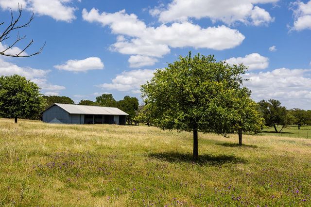 119 E Pecan Valley Rd, Center Point, TX 78010