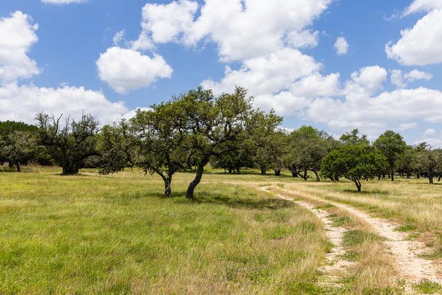 119 E Pecan Valley Rd, Center Point, TX 78010