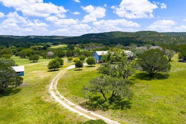 119 E Pecan Valley Rd, Center Point, TX 78010