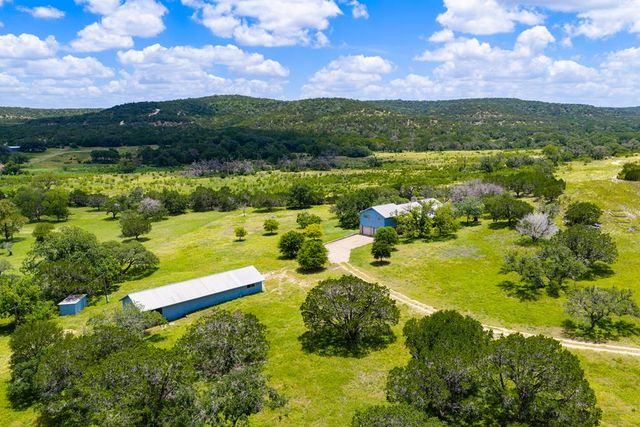 119 E Pecan Valley Rd, Center Point, TX 78010