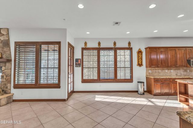 41 Sun Point Lane, El Paso, TX 79912