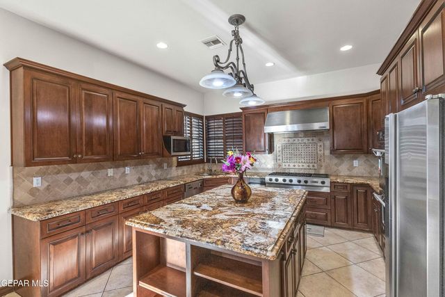 41 Sun Point Lane, El Paso, TX 79912