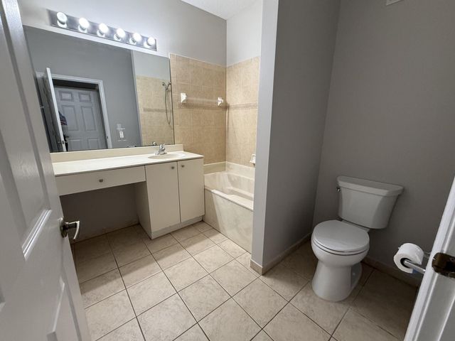 3561 Forest Hill Boulevard, Palm Springs, FL 33406