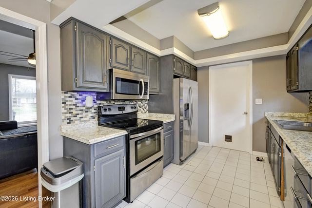 3114 Sudbury Ln, Louisville, KY 40220