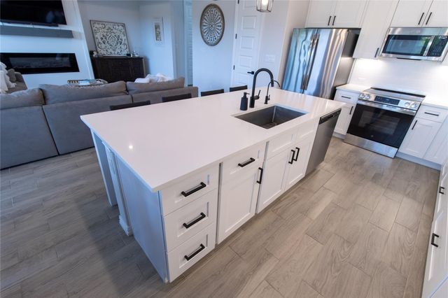 8011 Flintlock CIR, Lago Vista, TX 78645