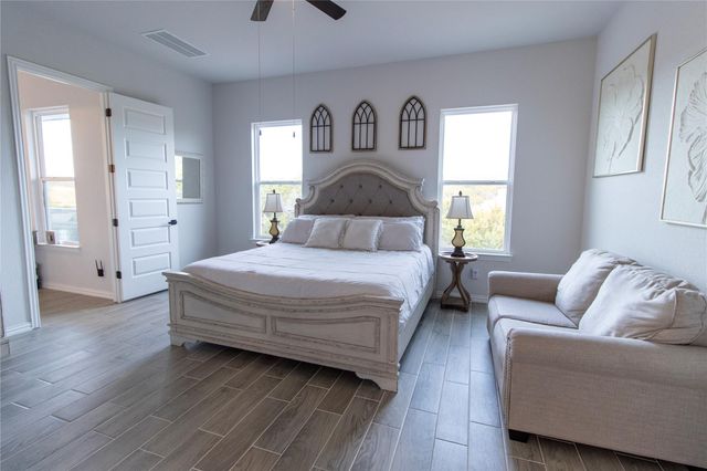 8011 Flintlock CIR, Lago Vista, TX 78645