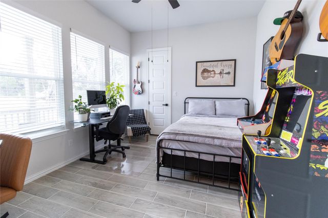 8011 Flintlock CIR, Lago Vista, TX 78645