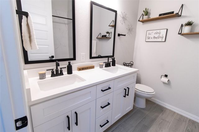 8011 Flintlock CIR, Lago Vista, TX 78645