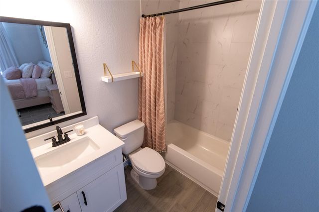 8011 Flintlock CIR, Lago Vista, TX 78645