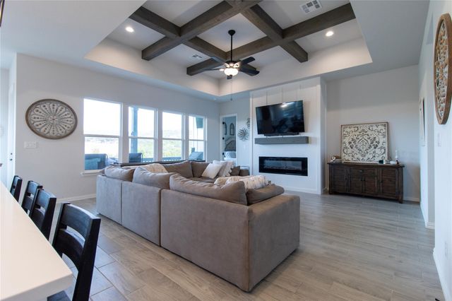 8011 Flintlock CIR, Lago Vista, TX 78645