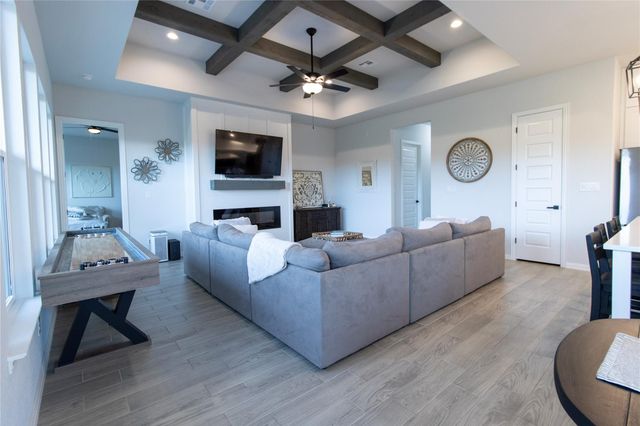 8011 Flintlock CIR, Lago Vista, TX 78645