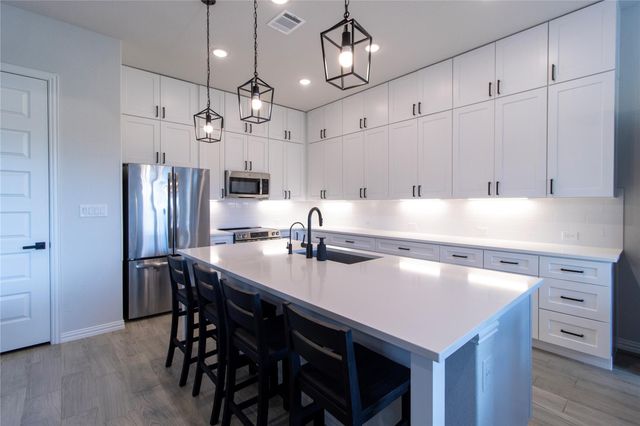 8011 Flintlock CIR, Lago Vista, TX 78645