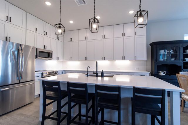 8011 Flintlock CIR, Lago Vista, TX 78645