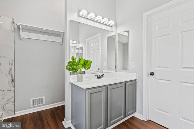 20733 RAINSBORO DR, Ashburn, VA 20147