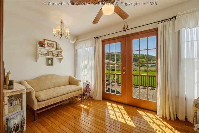376 Cash Lane, Winfield, WV 25213
