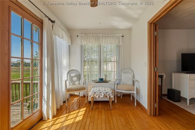 376 Cash Lane, Winfield, WV 25213