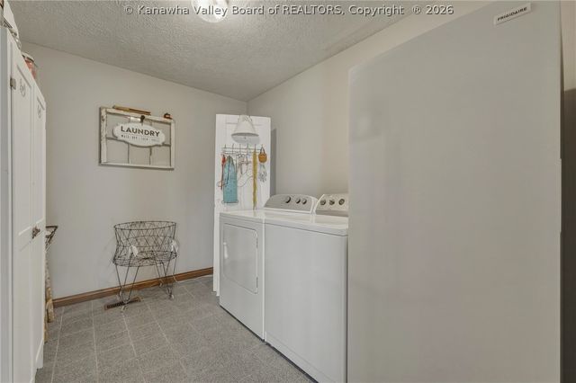 376 Cash Lane, Winfield, WV 25213