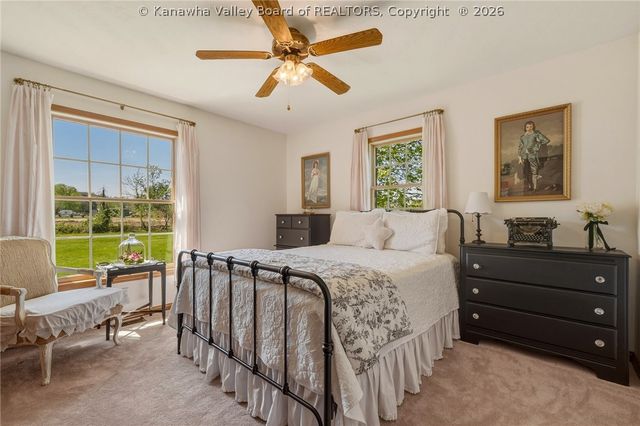 376 Cash Lane, Winfield, WV 25213
