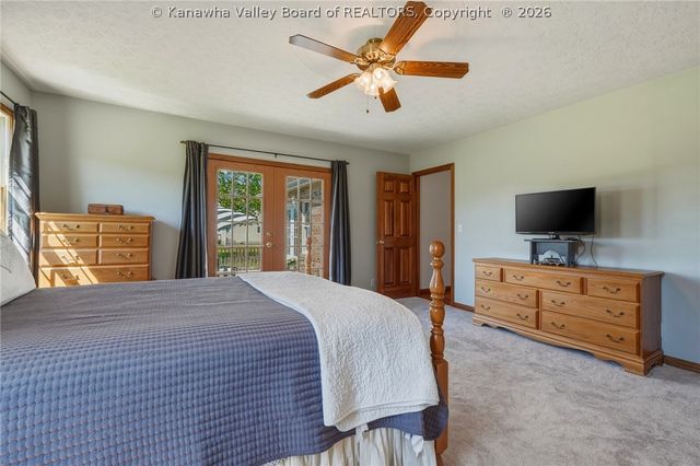 376 Cash Lane, Winfield, WV 25213