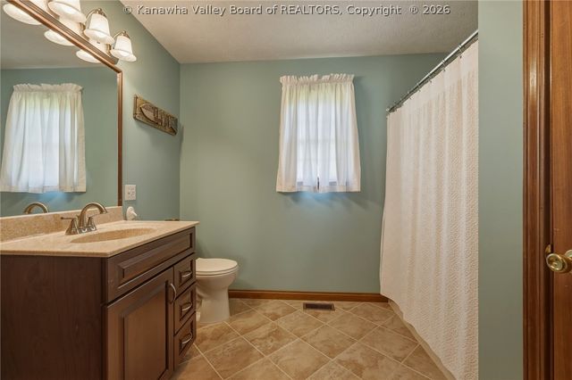 376 Cash Lane, Winfield, WV 25213