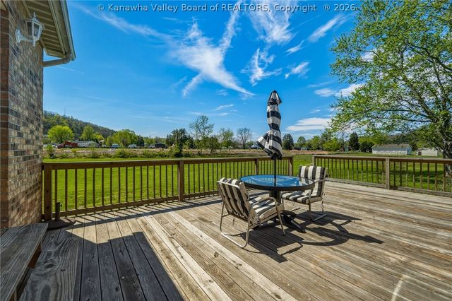 376 Cash Lane, Winfield, WV 25213