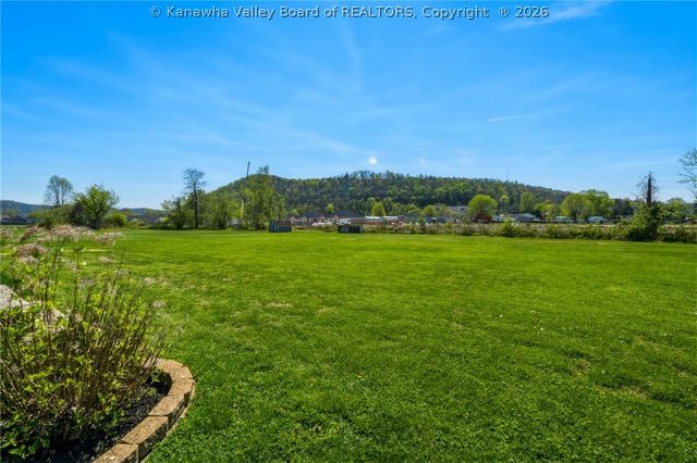 376 Cash Lane, Winfield, WV 25213