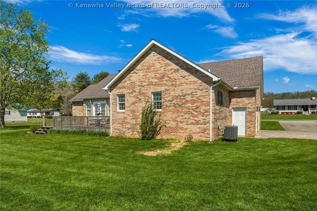 376 Cash Lane, Winfield, WV 25213