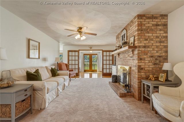 376 Cash Lane, Winfield, WV 25213