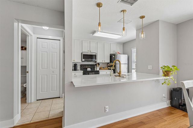 3863 ISLAND WAY, St Petersburg, FL 33705
