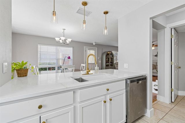 3863 ISLAND WAY, St Petersburg, FL 33705