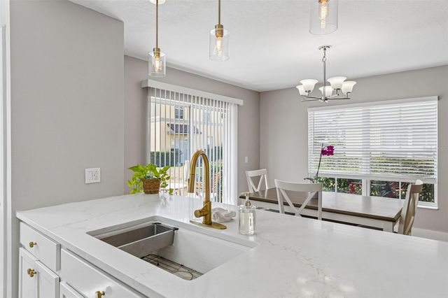 3863 ISLAND WAY, St Petersburg, FL 33705