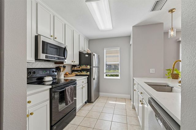 3863 ISLAND WAY, St Petersburg, FL 33705