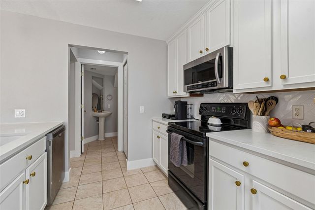 3863 ISLAND WAY, St Petersburg, FL 33705