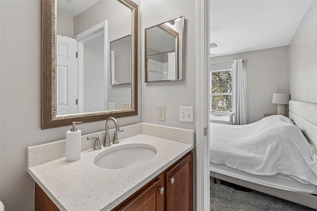 3863 ISLAND WAY, St Petersburg, FL 33705