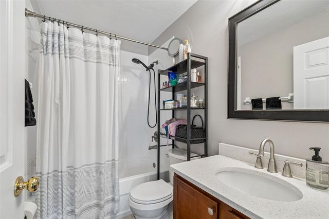 3863 ISLAND WAY, St Petersburg, FL 33705