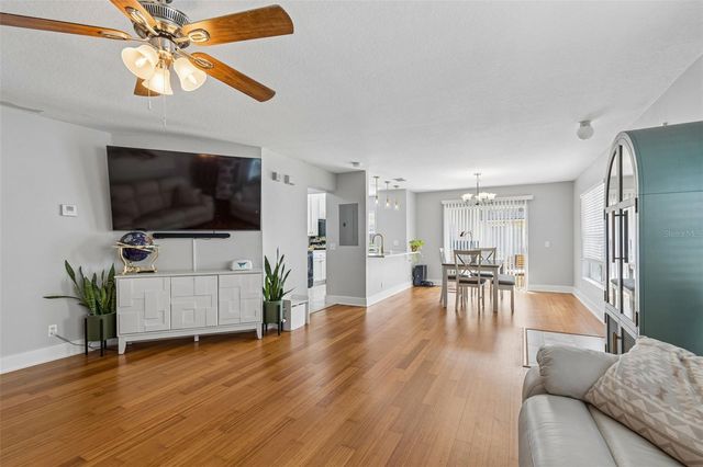 3863 ISLAND WAY, St Petersburg, FL 33705