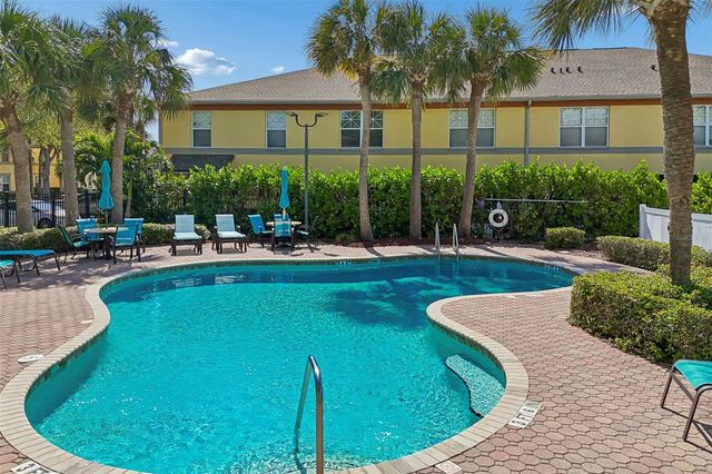 3863 ISLAND WAY, St Petersburg, FL 33705