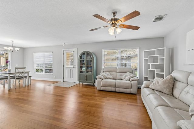 3863 ISLAND WAY, St Petersburg, FL 33705