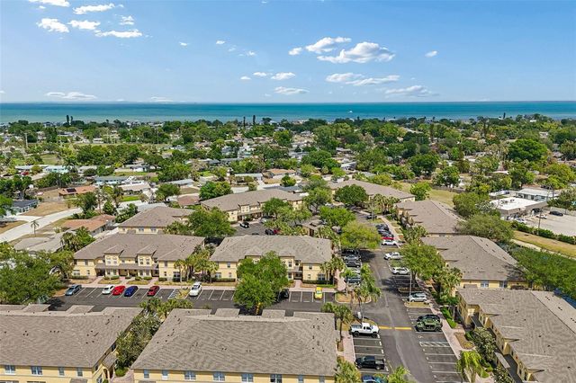 3863 ISLAND WAY, St Petersburg, FL 33705