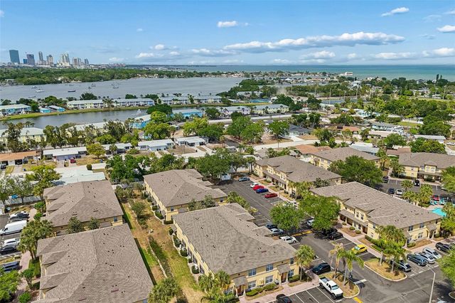 3863 ISLAND WAY, St Petersburg, FL 33705