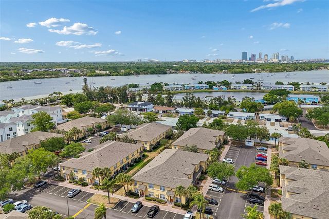 3863 ISLAND WAY, St Petersburg, FL 33705