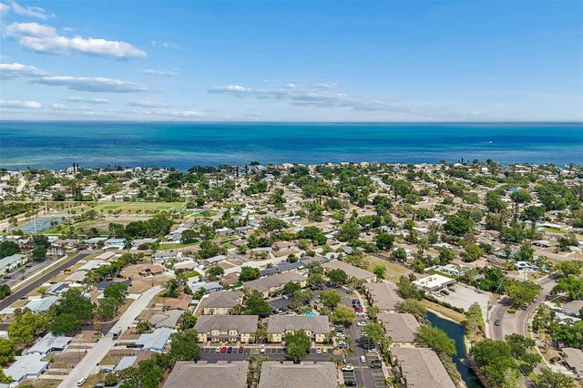 3863 ISLAND WAY, St Petersburg, FL 33705