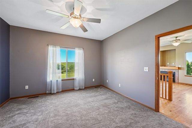 3824 Lakeview Drive SW, Cedar Rapids, IA 52404
