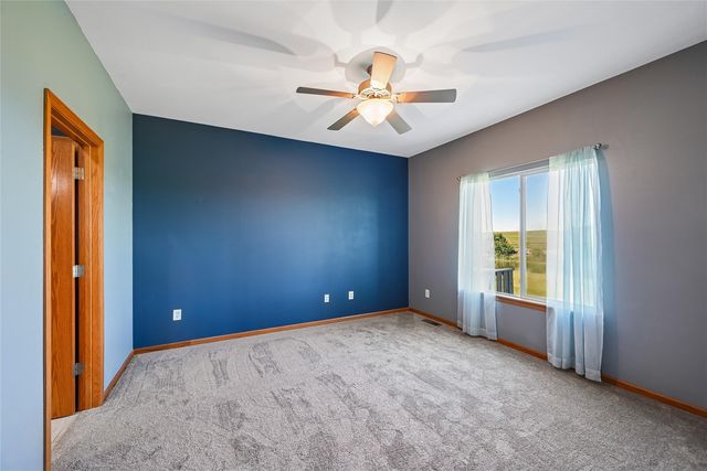 3824 Lakeview Drive SW, Cedar Rapids, IA 52404