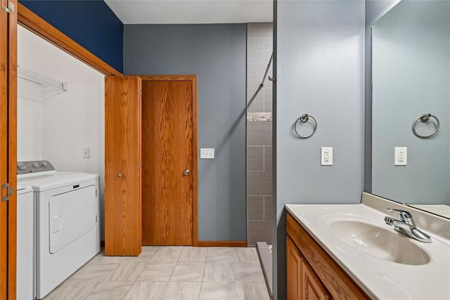 3824 Lakeview Drive SW, Cedar Rapids, IA 52404