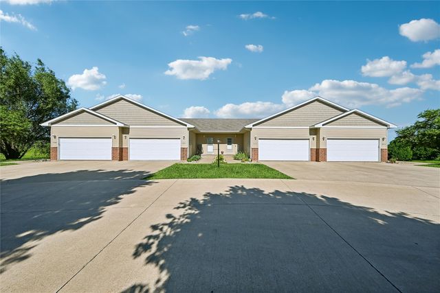 3824 Lakeview Drive SW, Cedar Rapids, IA 52404