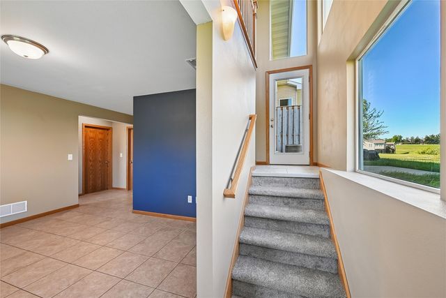 3824 Lakeview Drive SW, Cedar Rapids, IA 52404