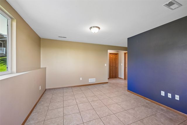 3824 Lakeview Drive SW, Cedar Rapids, IA 52404